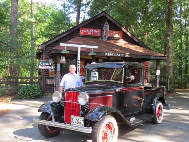 Amazing Collector Cars- Gas & Oil-Pumps & Signs & More The McAvoy Collection - image 1