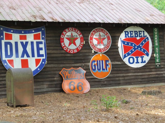 Amazing Collector Cars- Gas & Oil-Pumps & Signs & More The McAvoy Collection - image 5