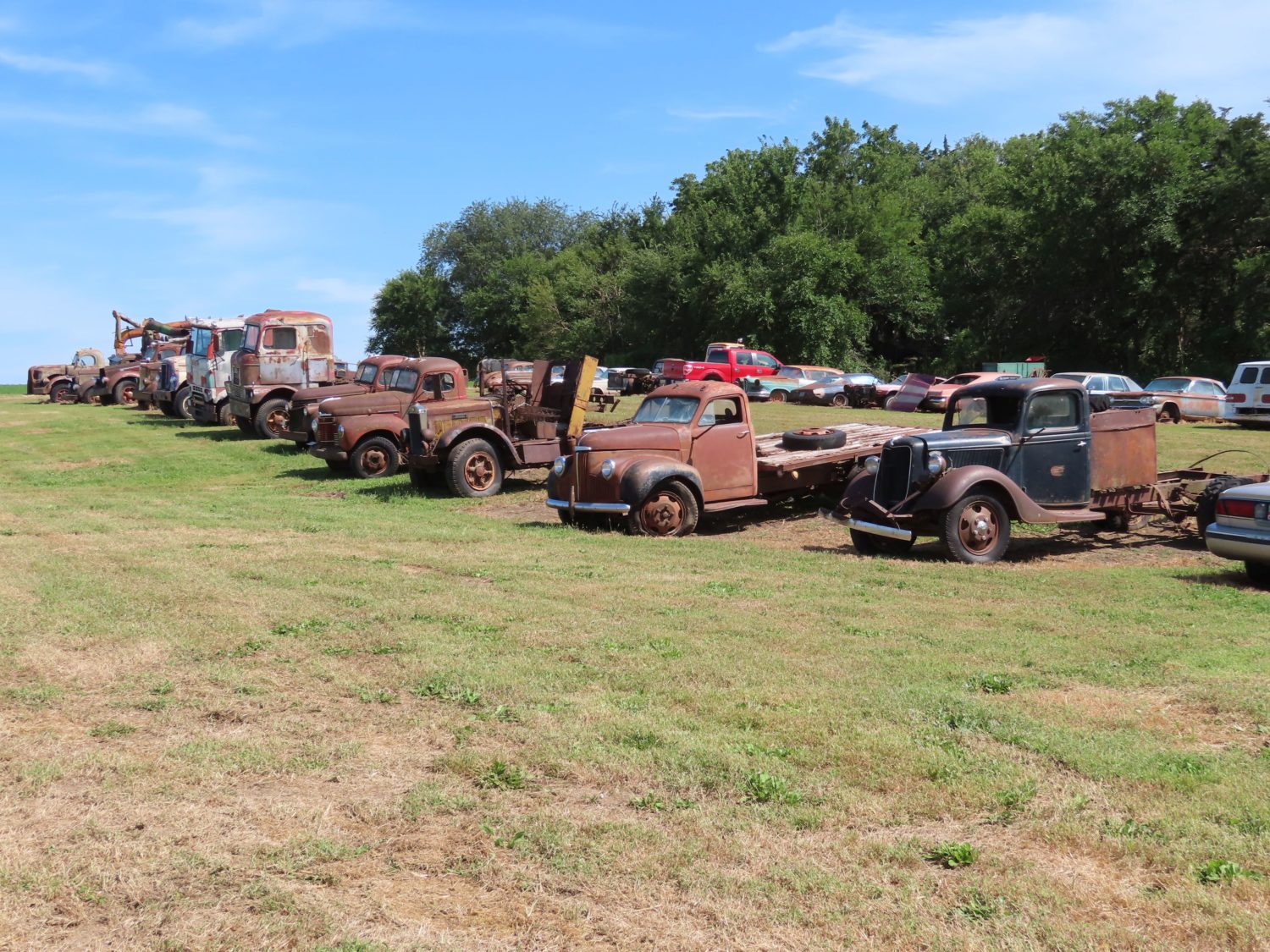 ONLINE ONLY! Over 300 Lot of Antique Tractors, Vehicles, Parts & More! The Dennis Bates Collection - image 33