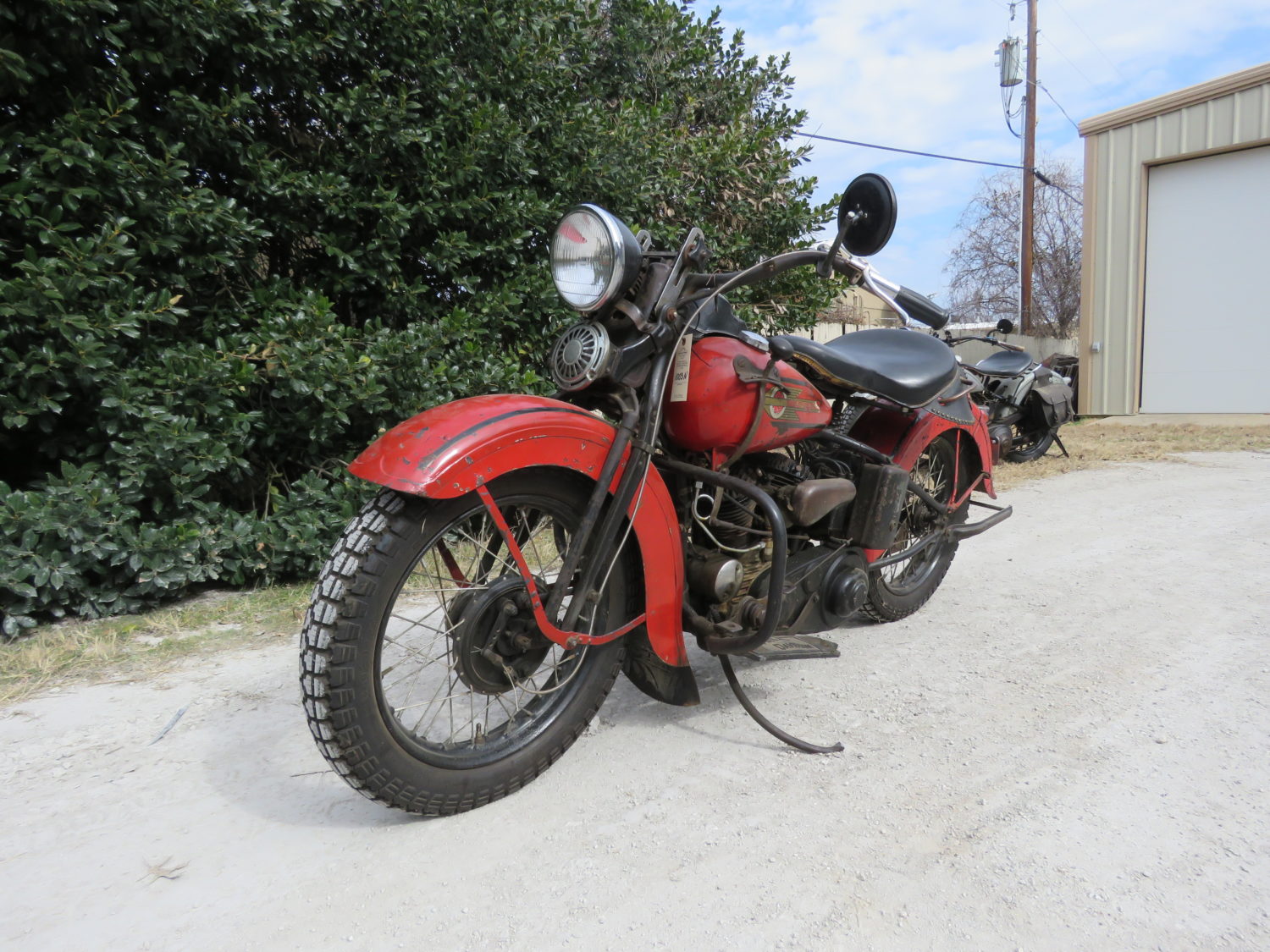 Vintage Harley Davidson Motorcycles & Parts Auction- The Jon Neuman Vintage Harley Davidson Collection  - image 4