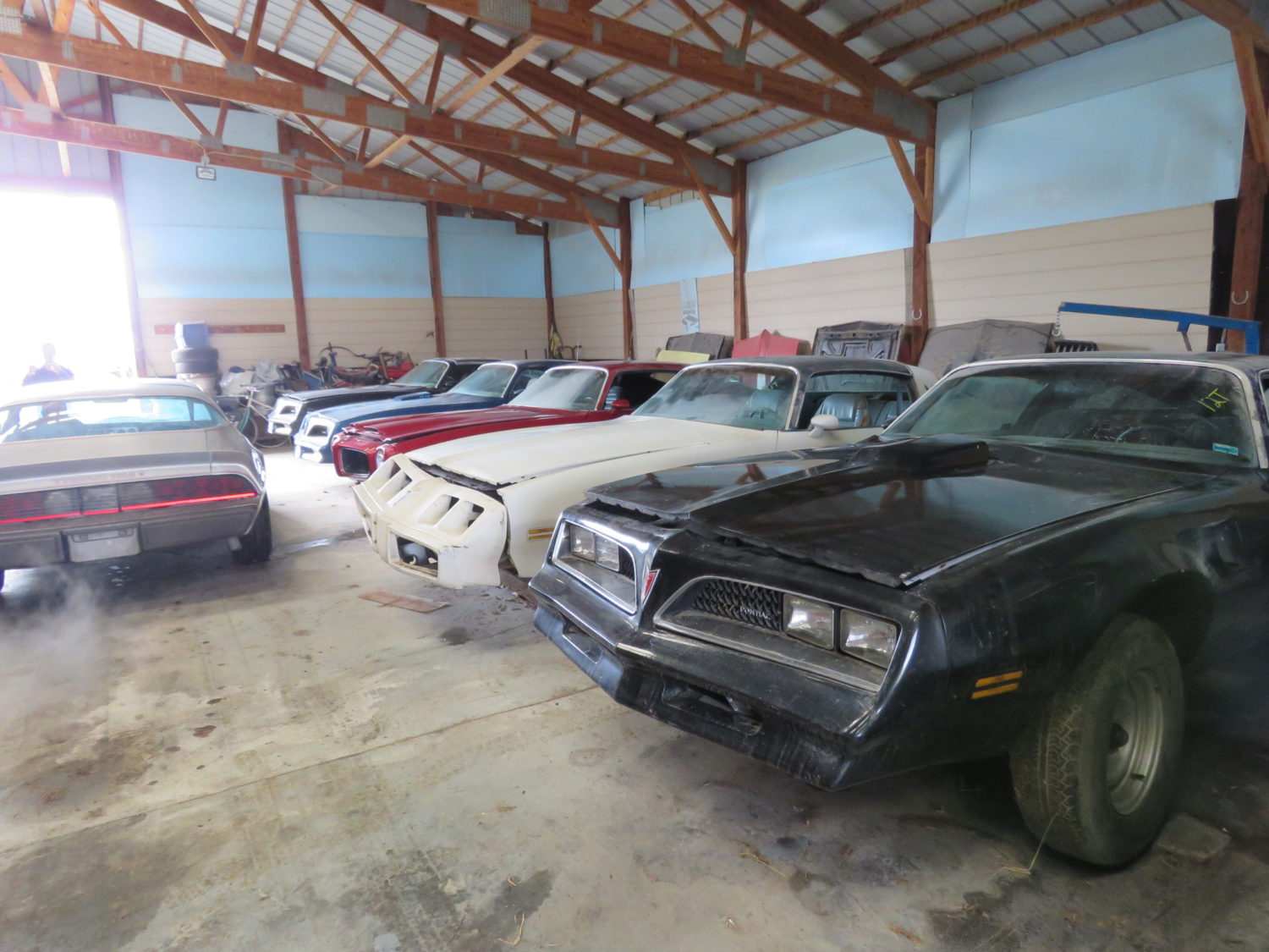 Amazing Trans Am & Pontiac Cars and Parts Hoard! The Kansas Collection - image 2
