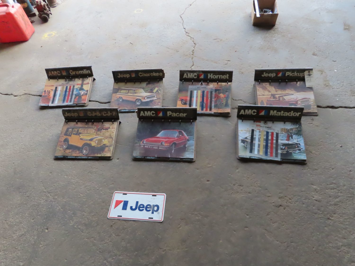 ONLINE ONLY! Over 300 Lot of Antique Tractors, Vehicles, Parts & More! The Dennis Bates Collection - image 34