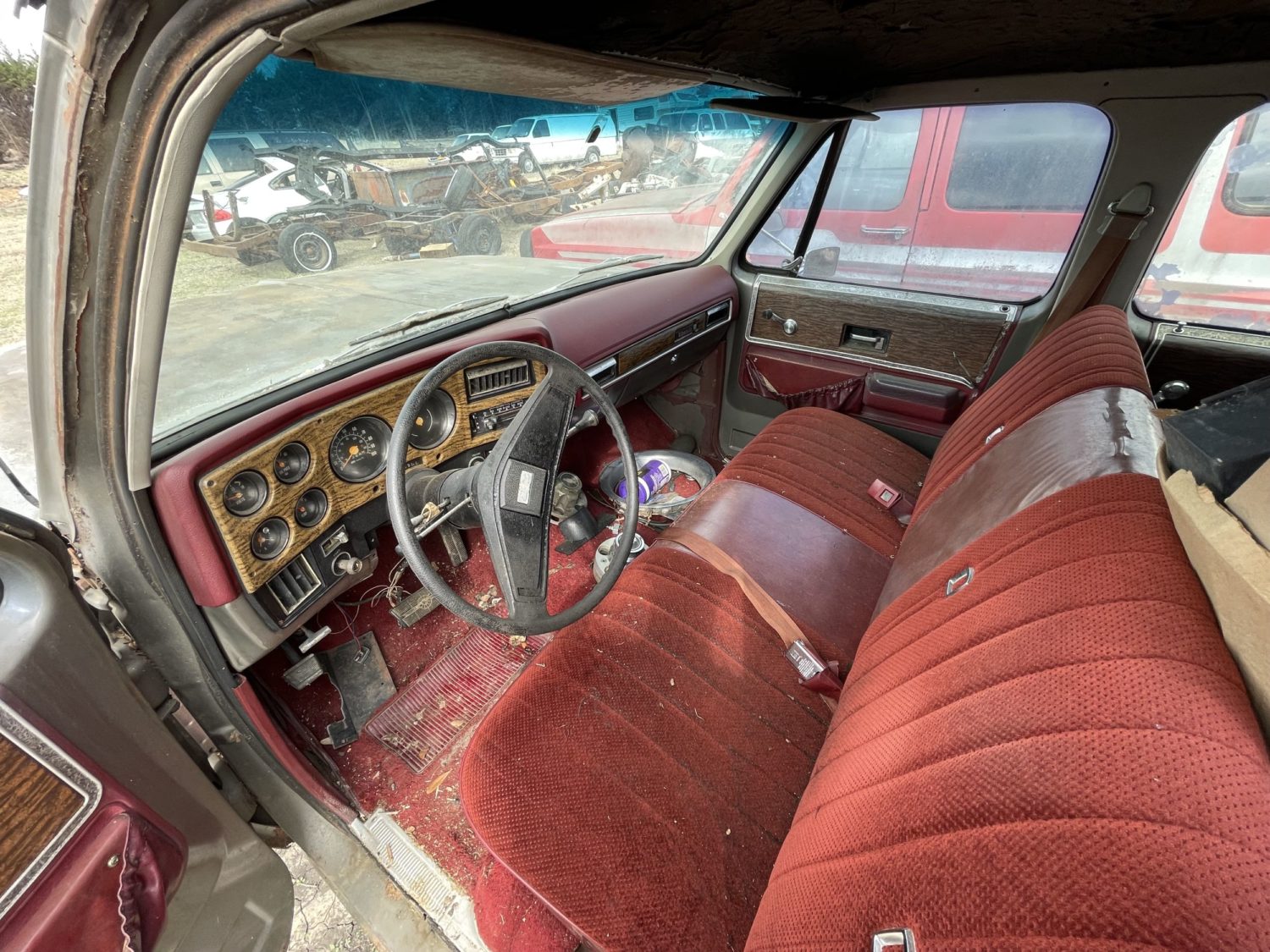 1976 Chevrolet Suburban  - Image 11