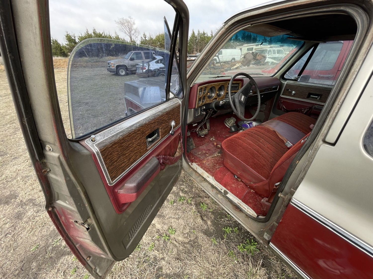 1976 Chevrolet Suburban  - Image 9