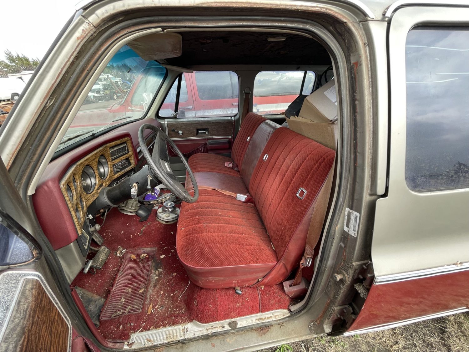 1976 Chevrolet Suburban  - Image 10