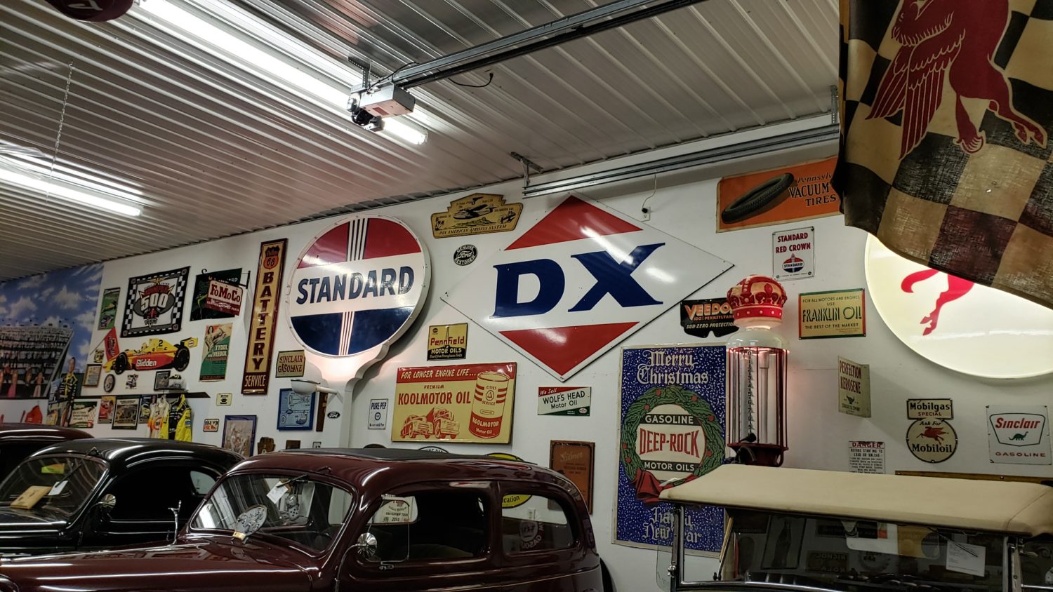The Larry & Dawn Menard Collection-Fabulous Collector Cars, Memorabilia, & More.. - image 6
