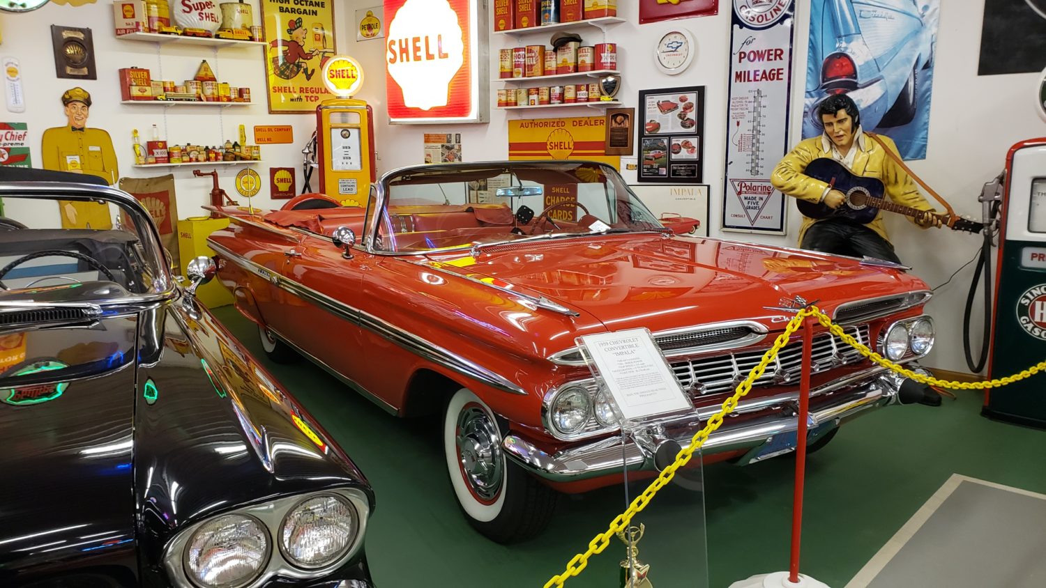 The Larry & Dawn Menard Collection-Fabulous Collector Cars, Memorabilia, & More.. - image 4