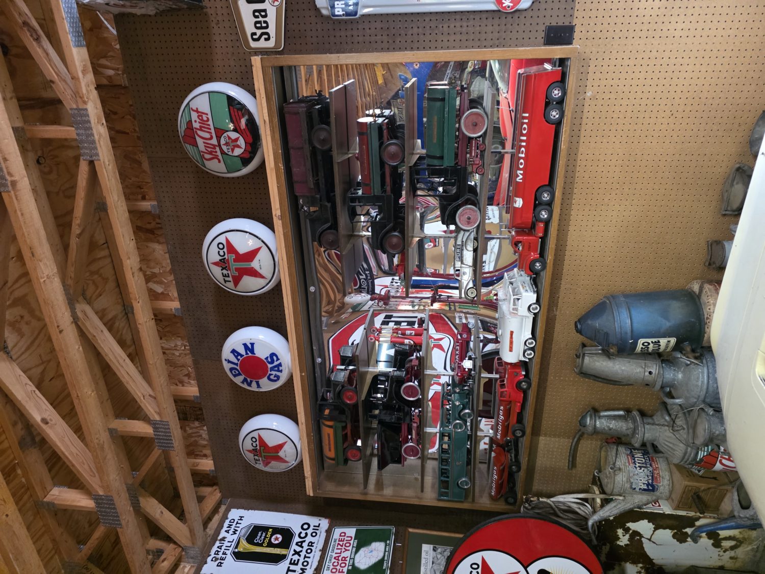 Amazing Dehn Collection- Texaco Signs, Gas Pumps, Oil Cans, Classic Cars & More!  - image 2
