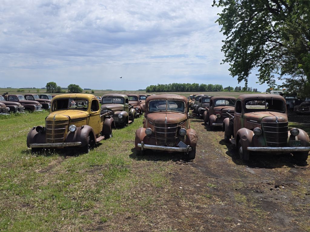 DAY 2- MAIN DAY! Approx. 300 Classic Trucks, Pickups, Cars! The Redwood County Truck & Car Collection! - image 27