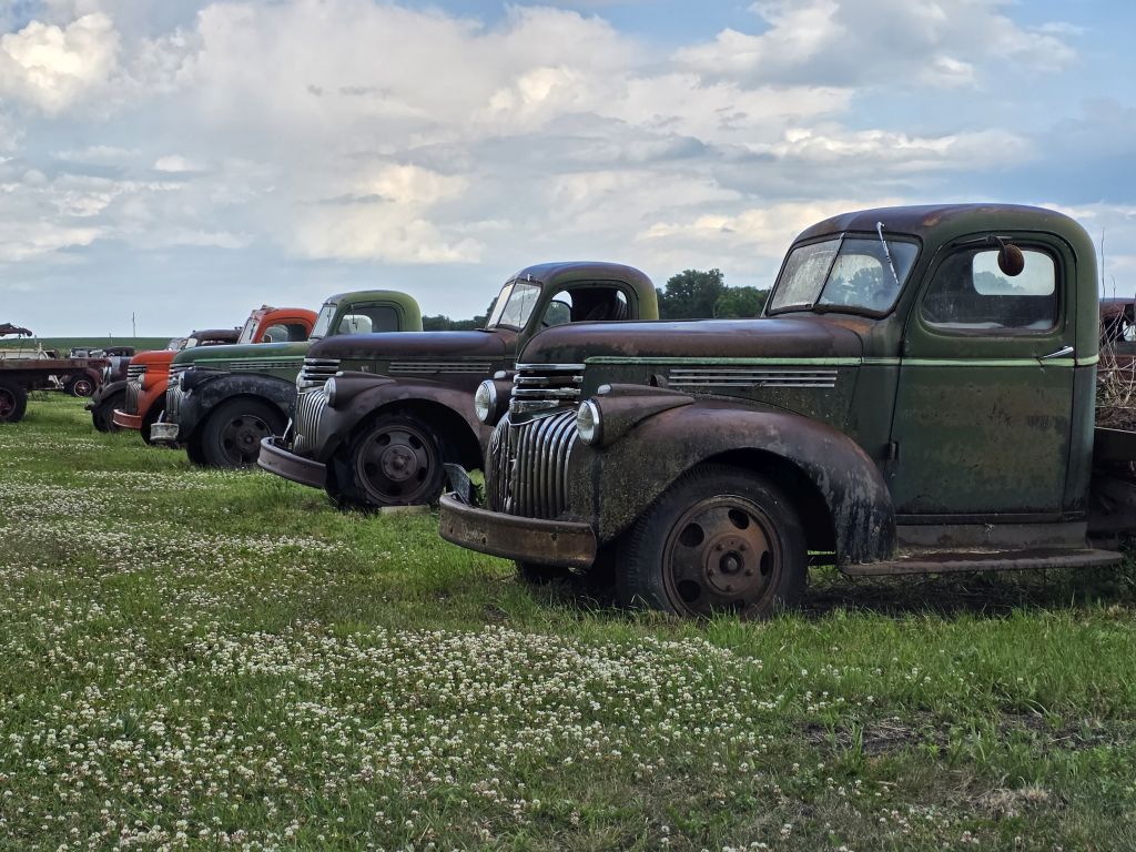 DAY 2- MAIN DAY! Approx. 300 Classic Trucks, Pickups, Cars! The Redwood County Truck & Car Collection! - image 31