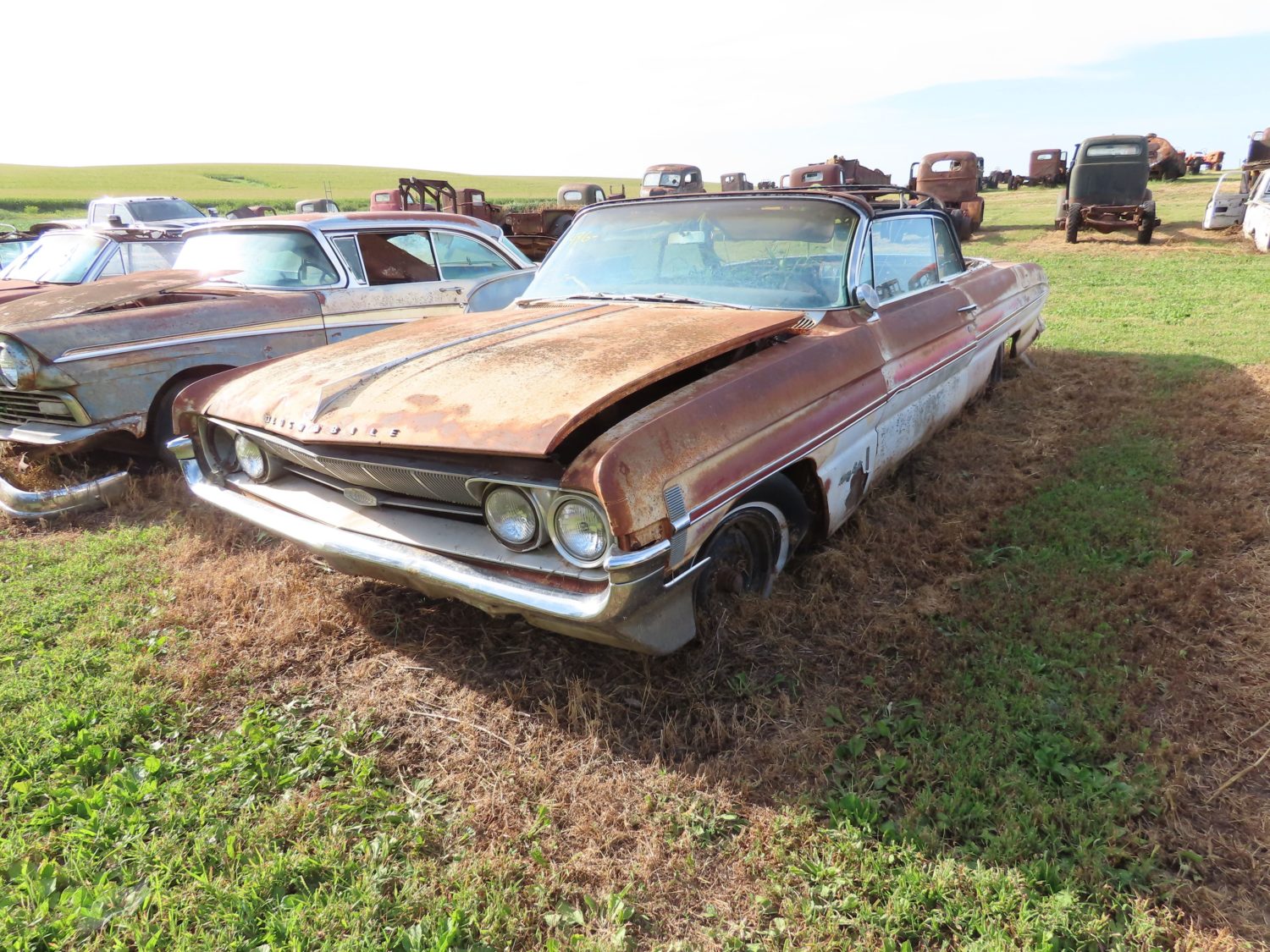 1961 Oldsmobile 98 Convertible for Project or Parts - Image 2