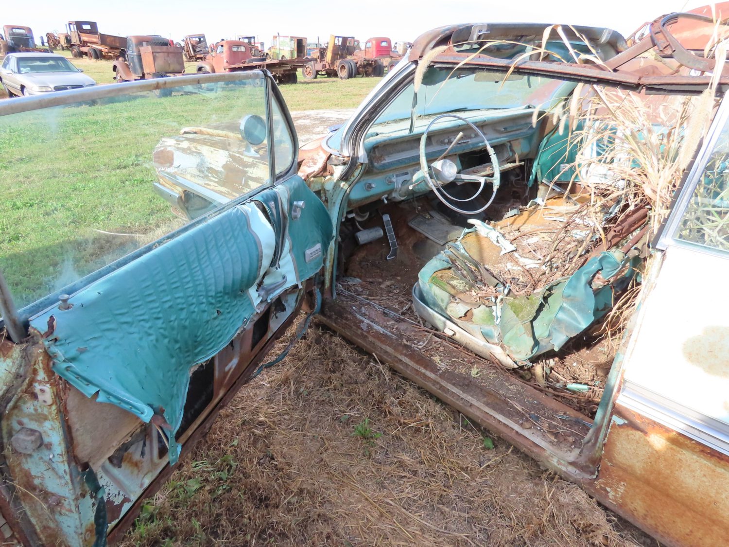 1960's Pontiac Bonneville for Project or Parts - Image 7