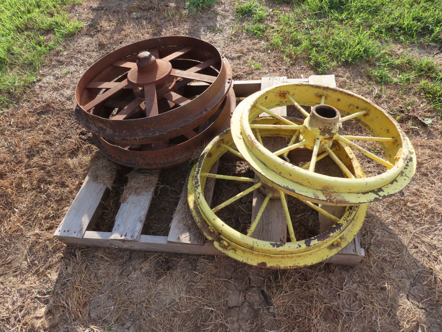 Pallet of Front Steel Wheels - Image 1