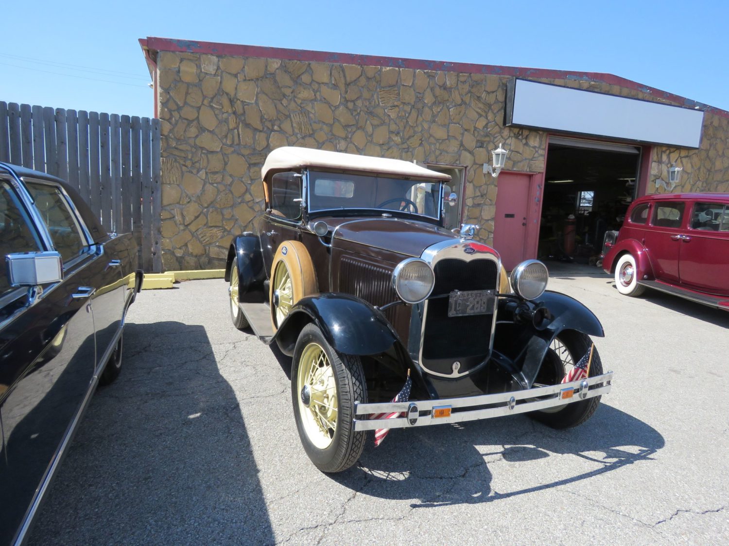 ONLINE ONLY- Import Roadsters, Diamond T Truck, and American Classics.. The Kupchin collection - image 5