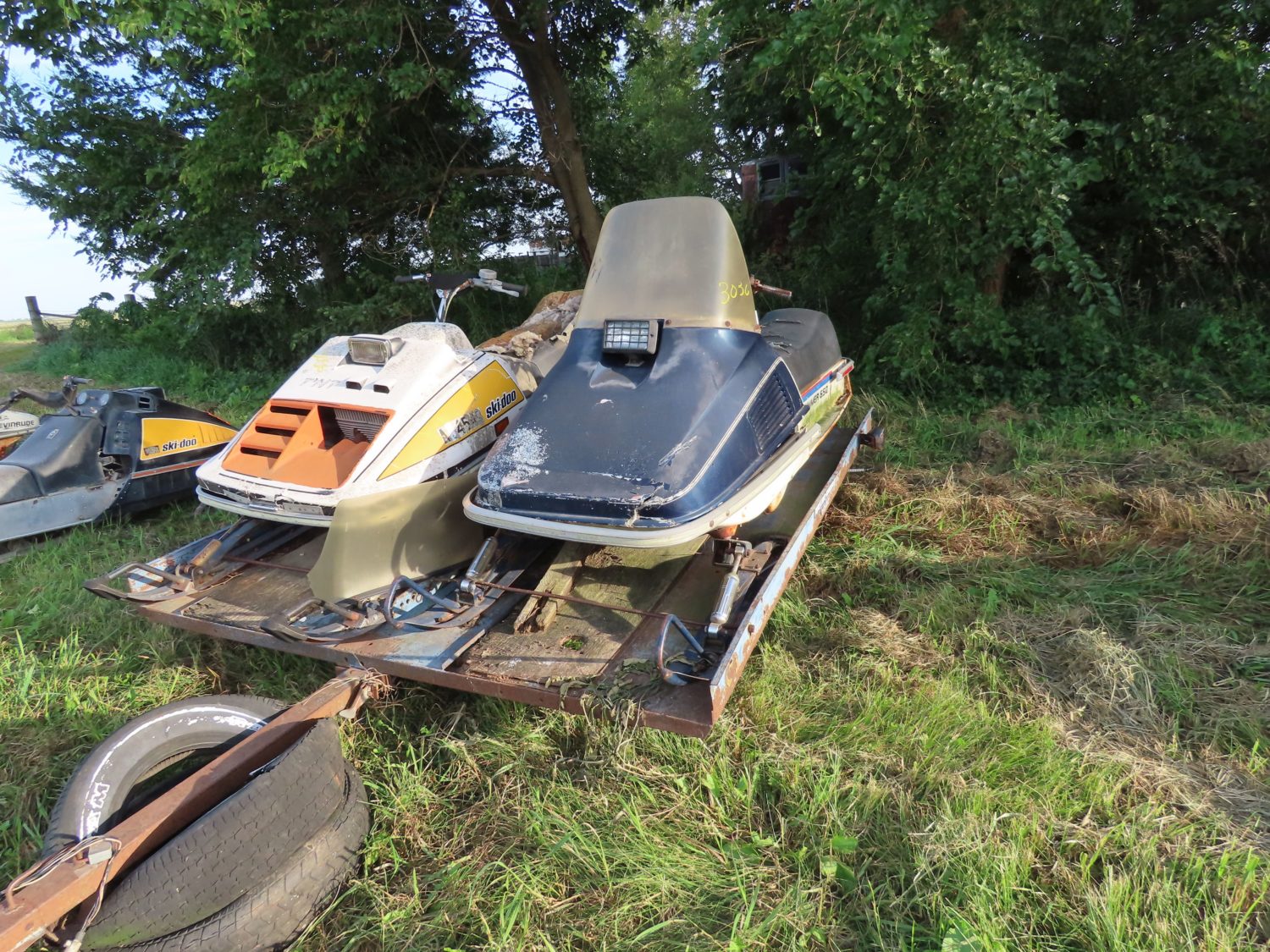 Antique Snowmobile Group - Image 1