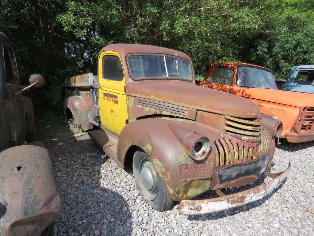 DAY 1-Approx. 90 Classics & Parts- HUGE Classic Car & Truck Auction- Redwood County Truck & Car Collection Auction - image 7