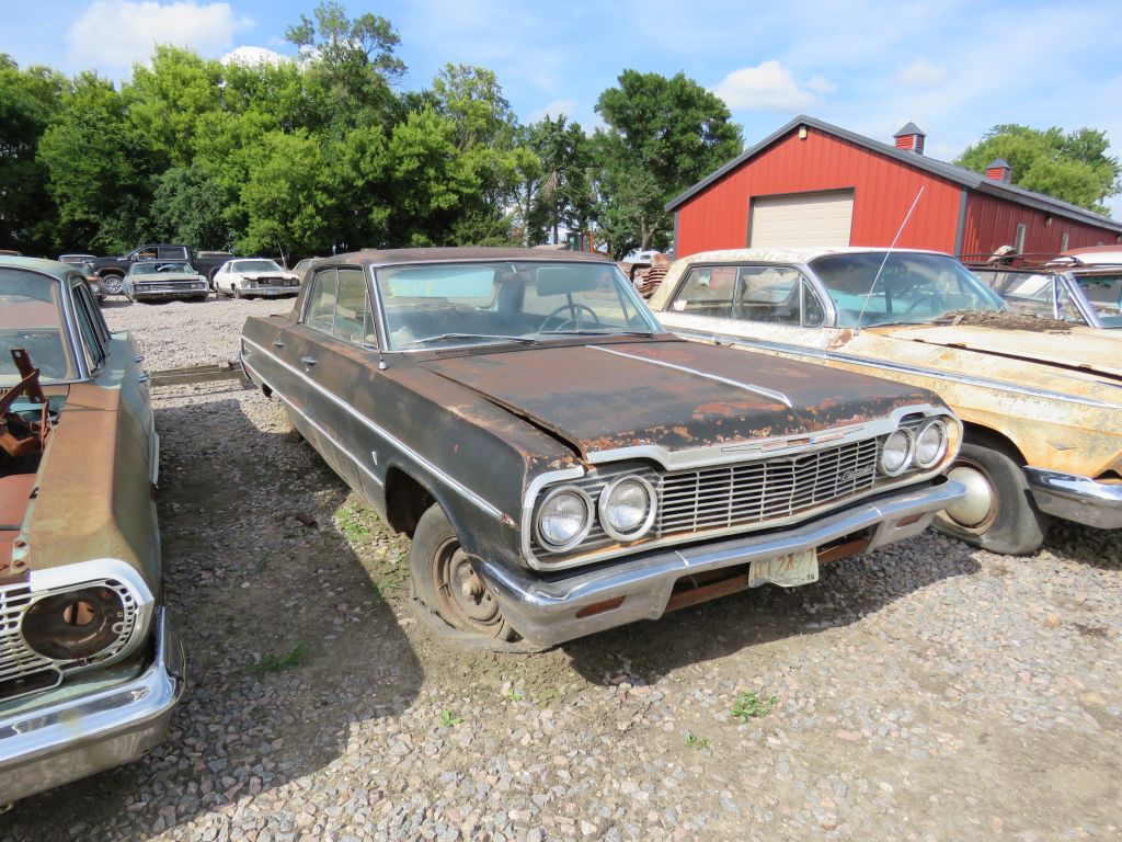 DAY 1-Approx. 90 Classics & Parts- HUGE Classic Car & Truck Auction- Redwood County Truck & Car Collection Auction - image 12