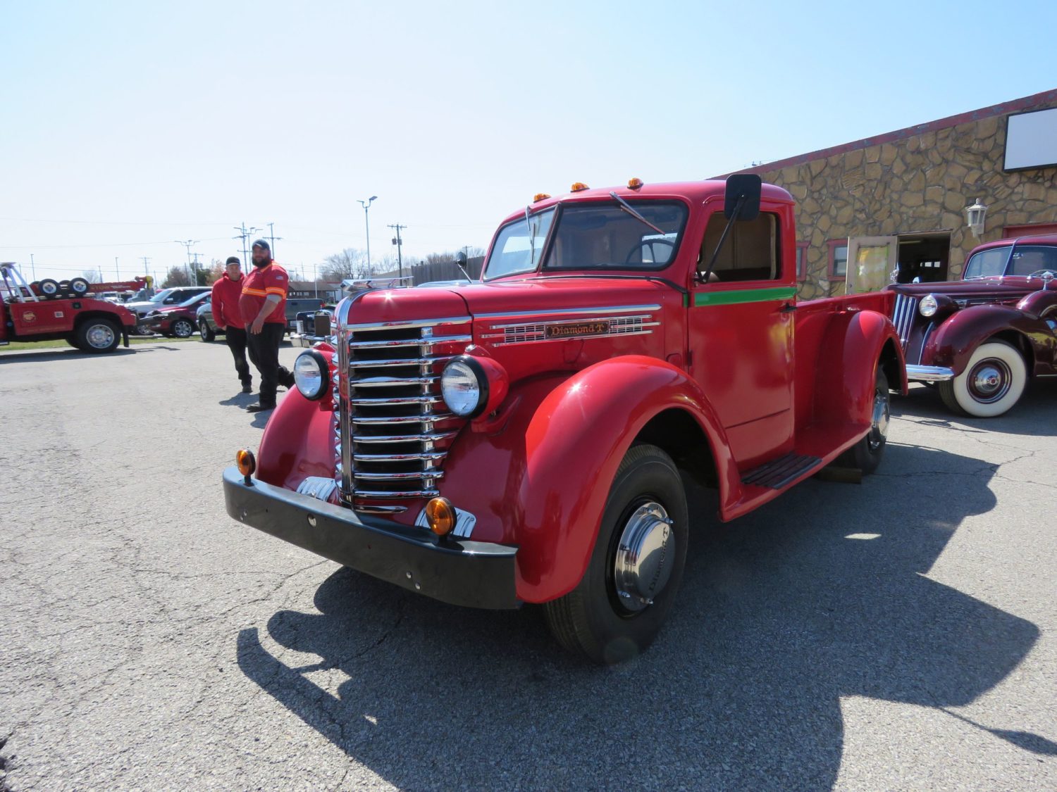ONLINE ONLY- Import Roadsters, Diamond T Truck, and American Classics.. The Kupchin collection - image 6