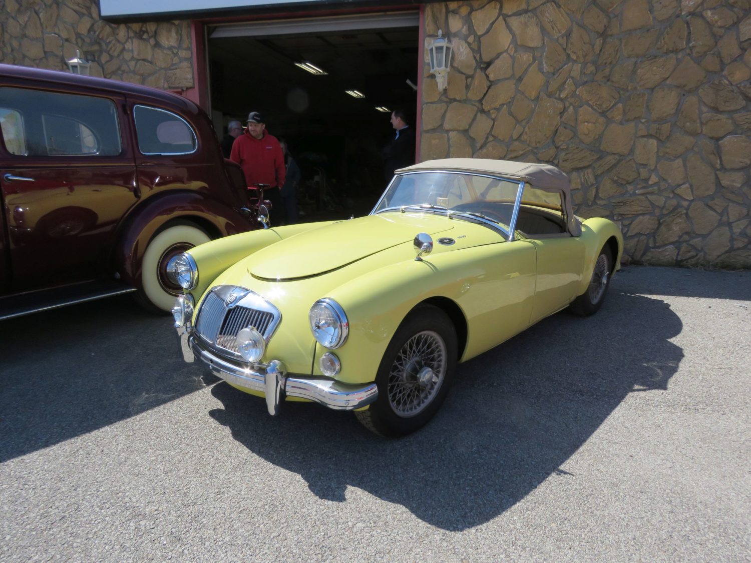 ONLINE ONLY- Import Roadsters, Diamond T Truck, and American Classics.. The Kupchin collection - image 3