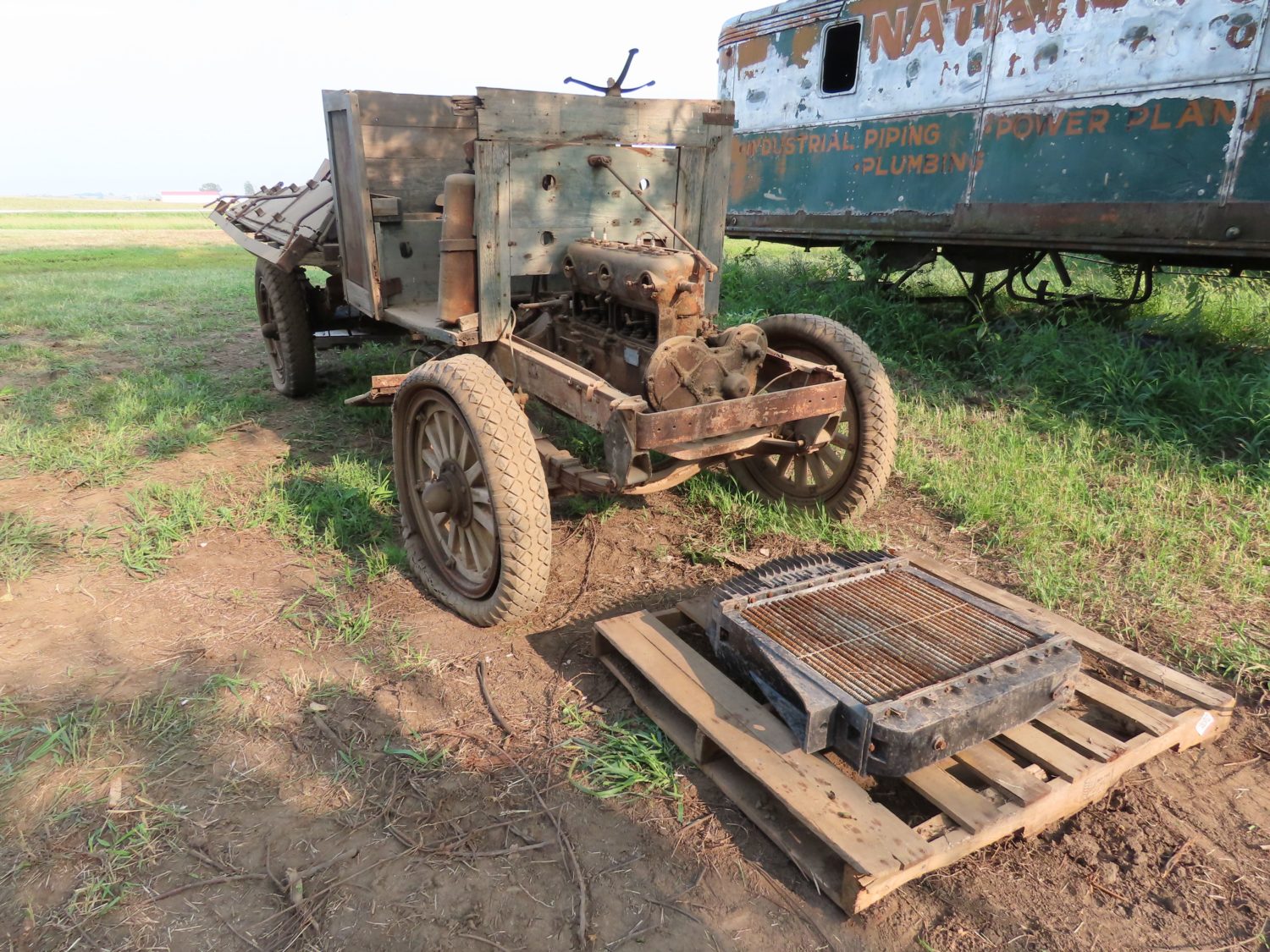 ONLINE ONLY! Over 300 Lot of Antique Tractors, Vehicles, Parts & More! The Dennis Bates Collection - image 43