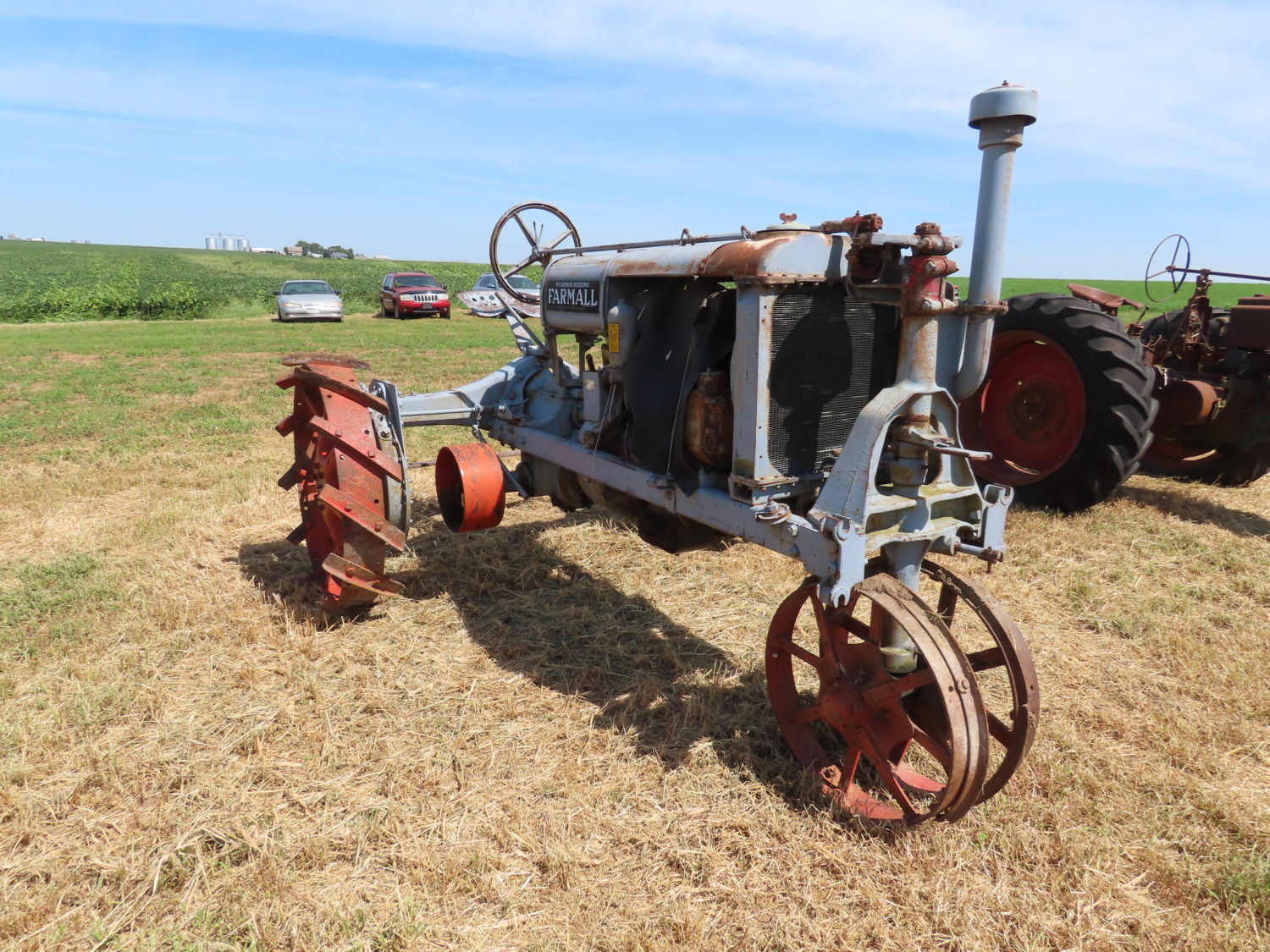 ONLINE ONLY! Antique Tractors, Vehicles, Parts & More! The Dennis Bates Collection - image 18
