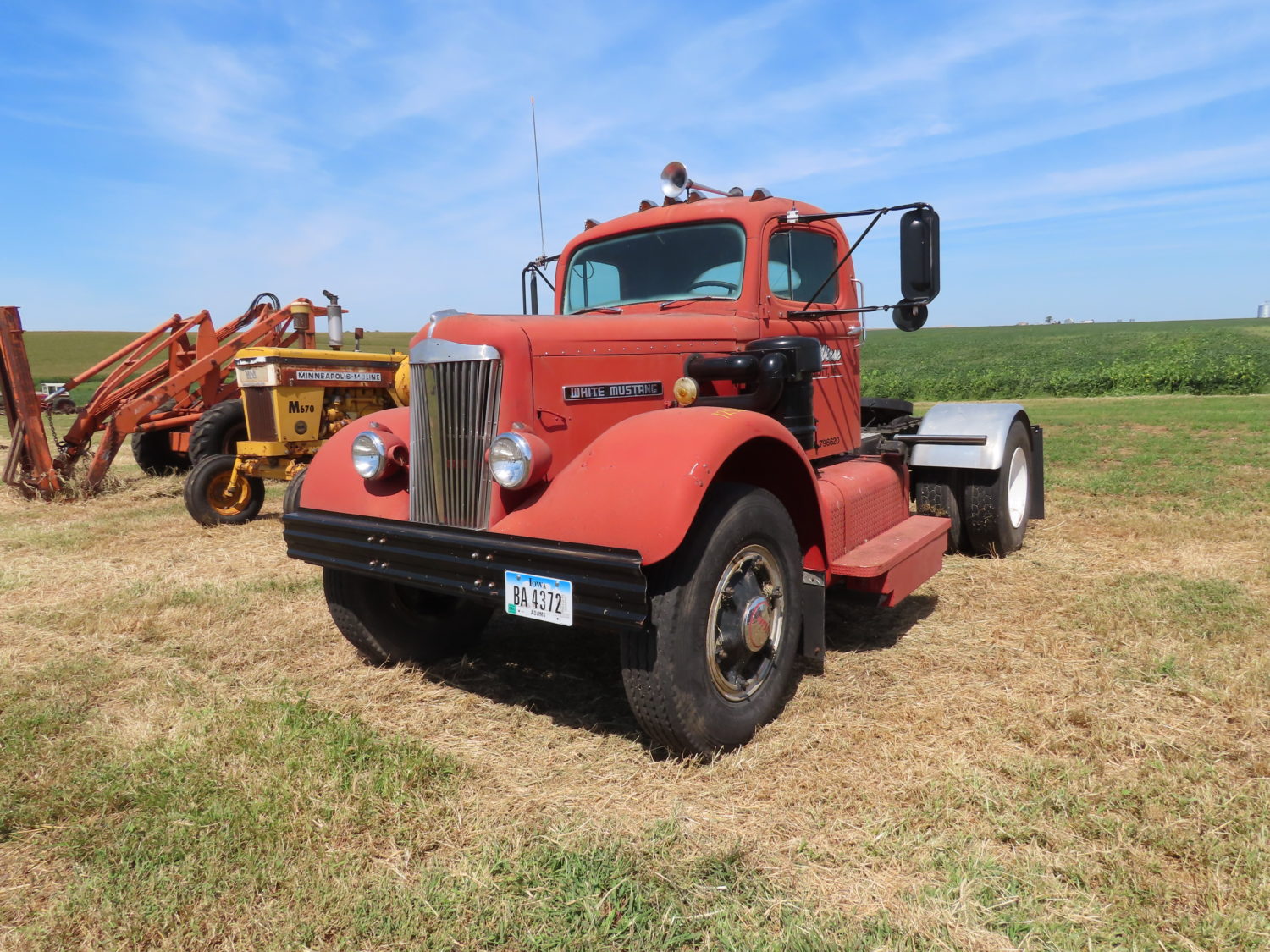 ONLINE ONLY! Antique Tractors, Vehicles, Parts & More! The Dennis Bates Collection - image 19