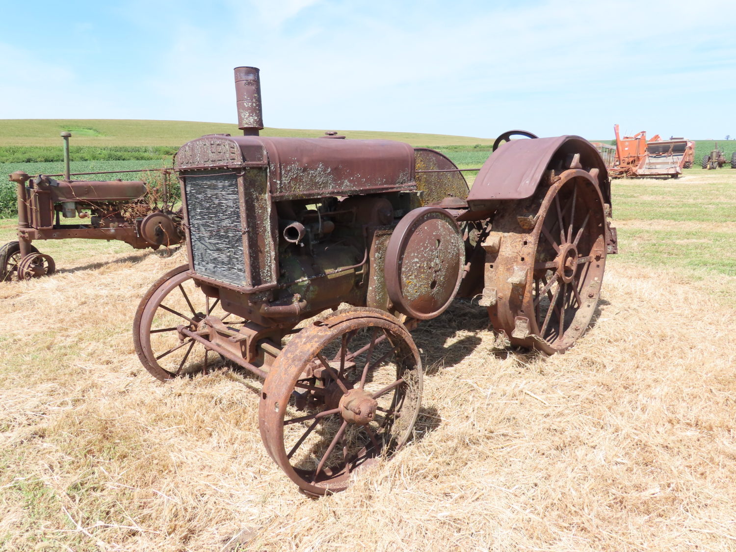 ONLINE ONLY! Antique Tractors, Vehicles, Parts & More! The Dennis Bates Collection - image 22