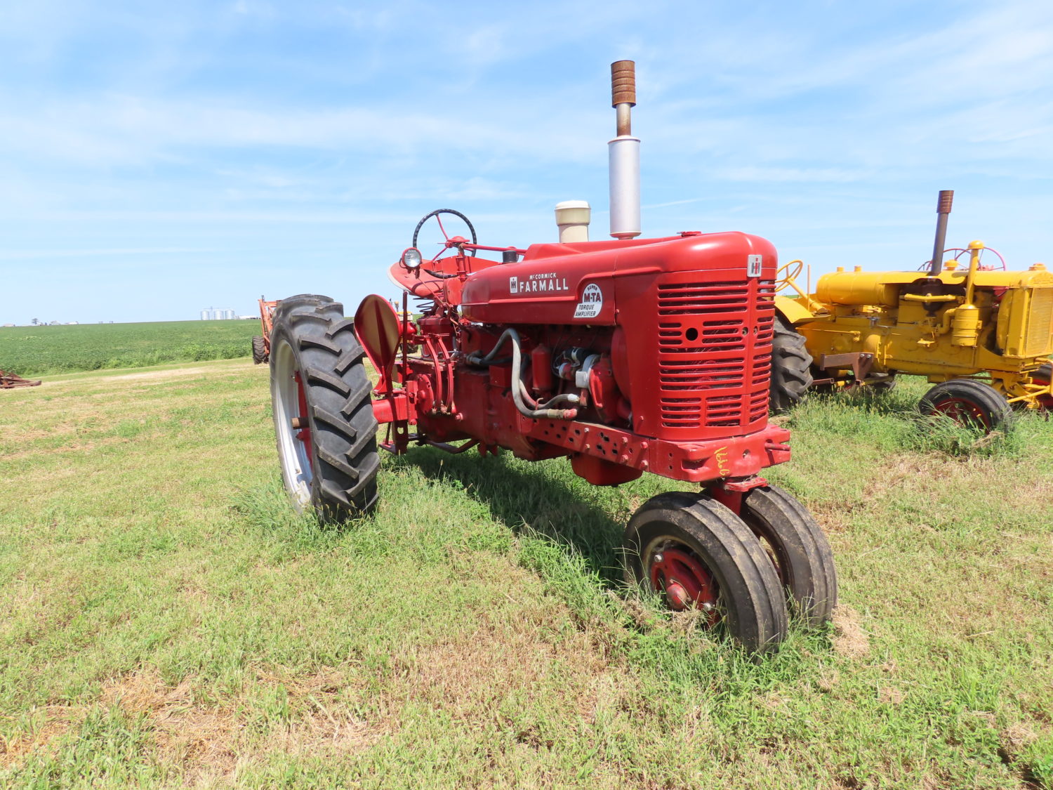 ONLINE ONLY! Antique Tractors, Vehicles, Parts & More! The Dennis Bates Collection - image 28