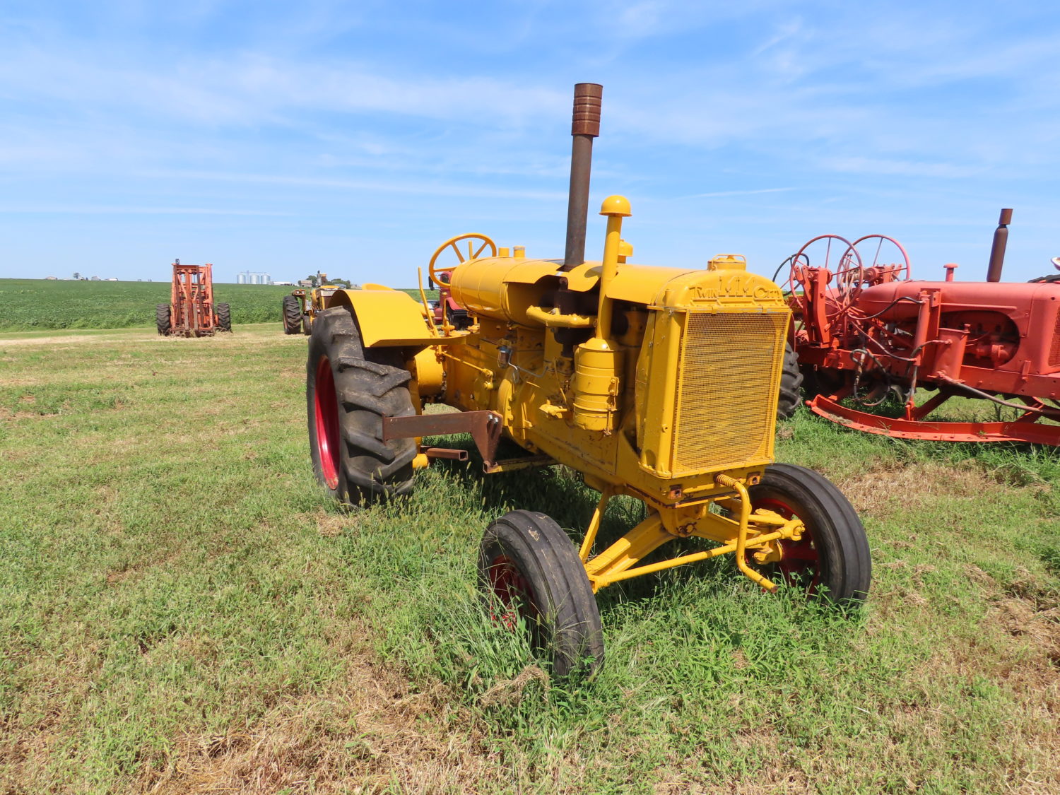 ONLINE ONLY! Antique Tractors, Vehicles, Parts & More! The Dennis Bates Collection - image 29