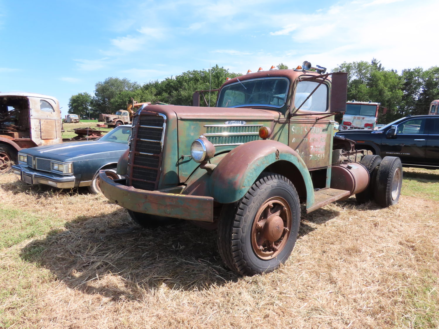 ONLINE ONLY! Antique Tractors, Vehicles, Parts & More! The Dennis Bates Collection - image 1