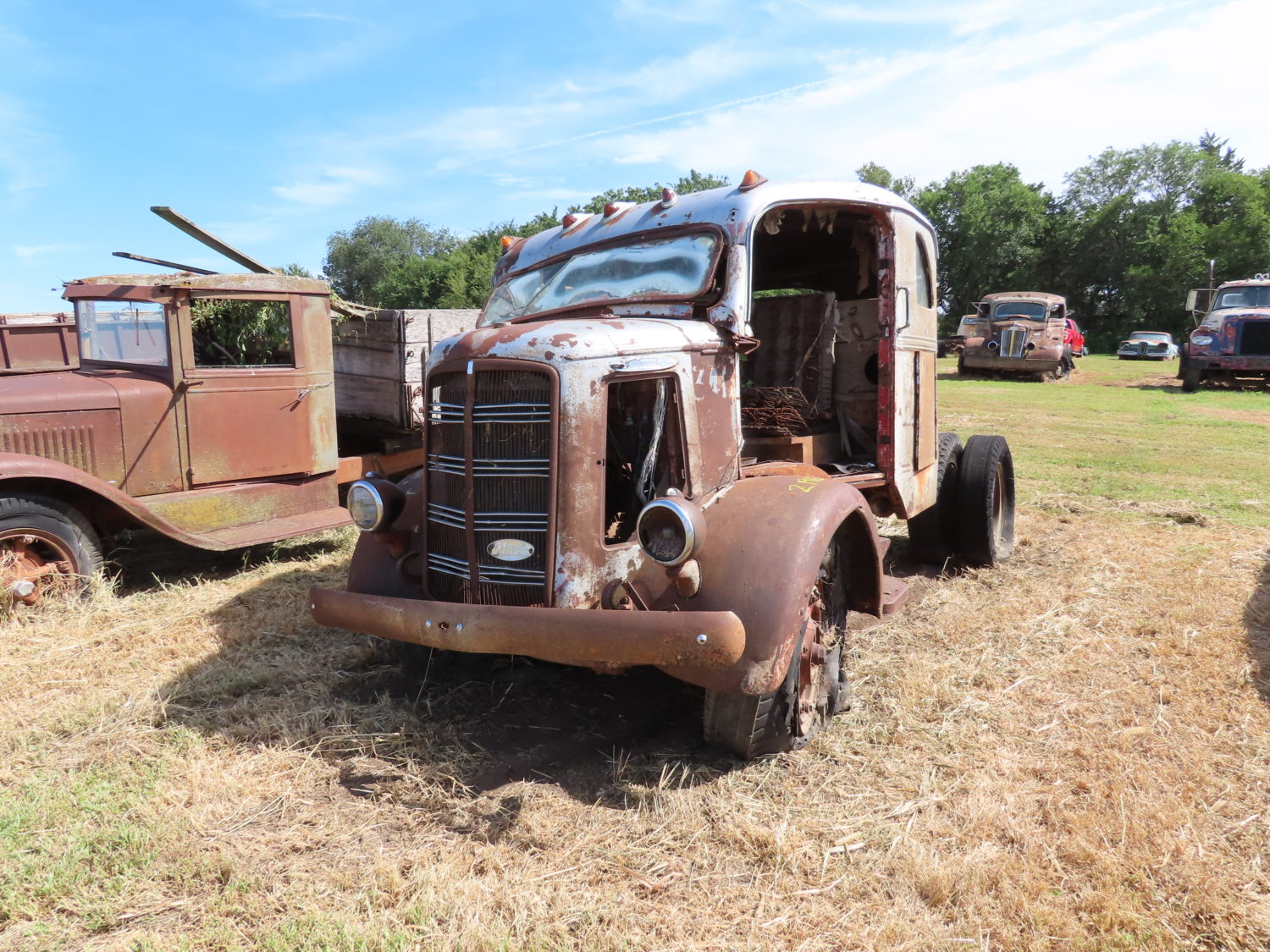 ONLINE ONLY! Antique Tractors, Vehicles, Parts & More! The Dennis Bates Collection - image 2