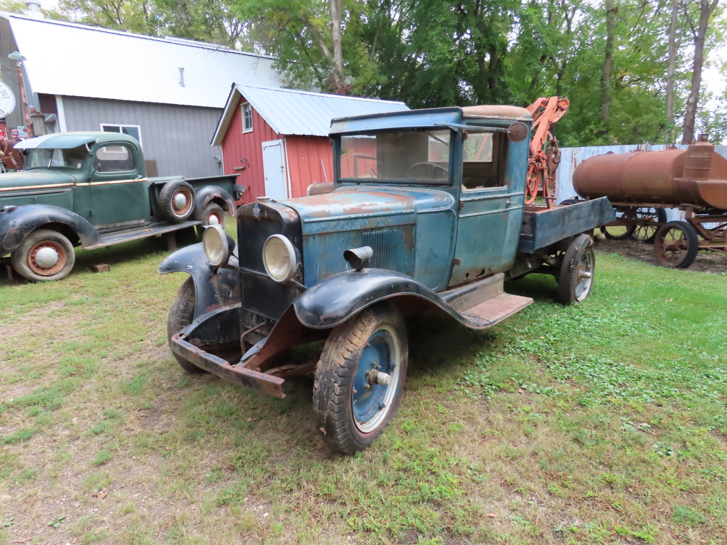 ONLINE ONLY! Indian Motorcycle, Classic Trucks, Signs, & More! The Jake Wurtzberger Auction - image 3