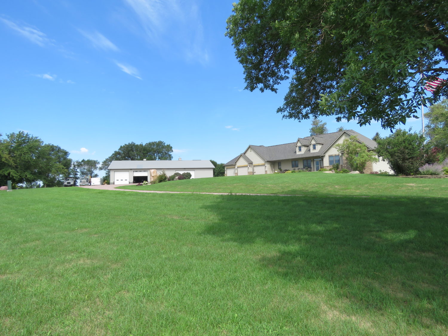 LIVE ONSITE W/ONLINE BIDDING! Location..Location..Location! 25acre Acreage with Home, Shop, & Pasture! Antique Tractors, Collector Cars, Construction, Tools & More! - image 2