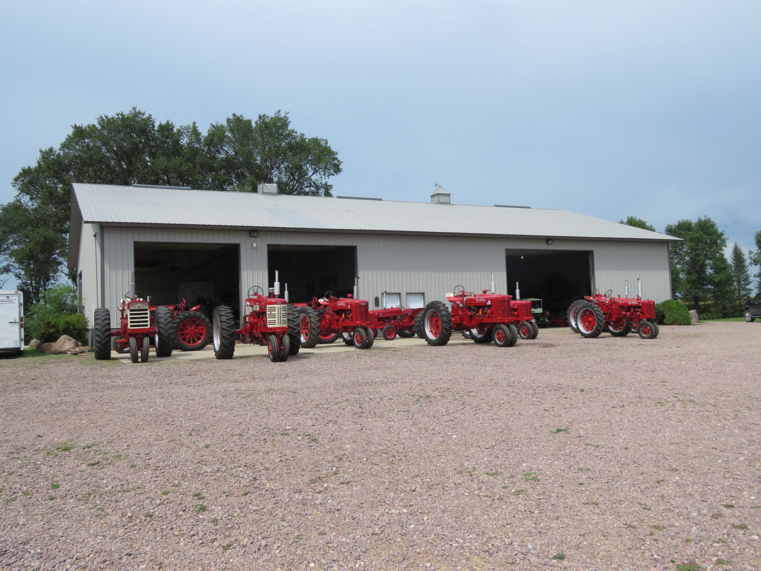 LIVE ONSITE W/ONLINE BIDDING! Location..Location..Location! 25acre Acreage with Home, Shop, & Pasture! Antique Tractors, Collector Cars, Construction, Tools & More! - image 13