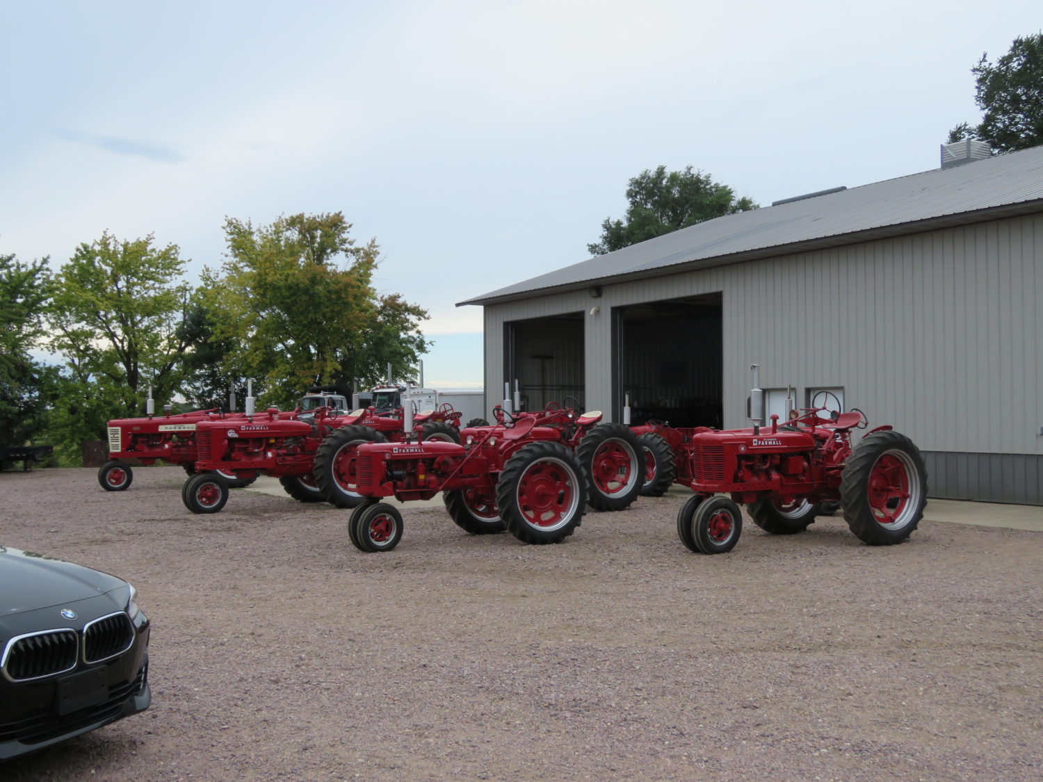 LIVE ONSITE W/ONLINE BIDDING! Location..Location..Location! 25acre Acreage with Home, Shop, & Pasture! Antique Tractors, Collector Cars, Construction, Tools & More! - image 12