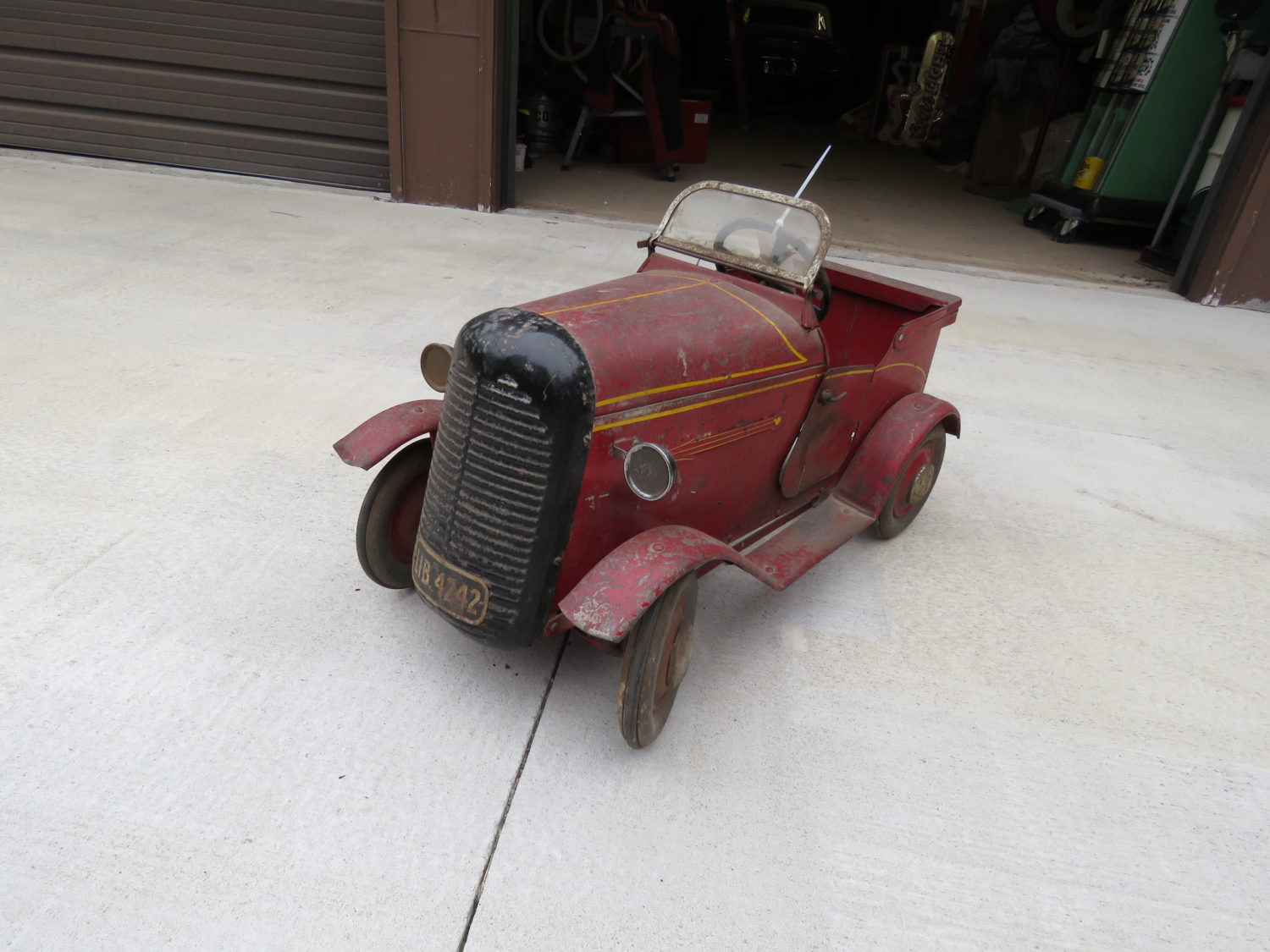 Amazing Dehn Collection- Texaco Signs, Gas Pumps, Oil Cans, Classic Cars & More!  - image 25